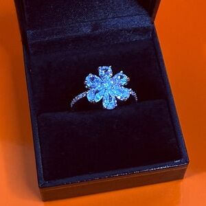 Elegant zircon Flower Ring